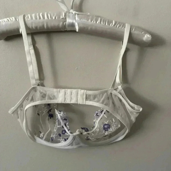 White embroidered lavender flowers underwire bra  S - Picture 5 of 5